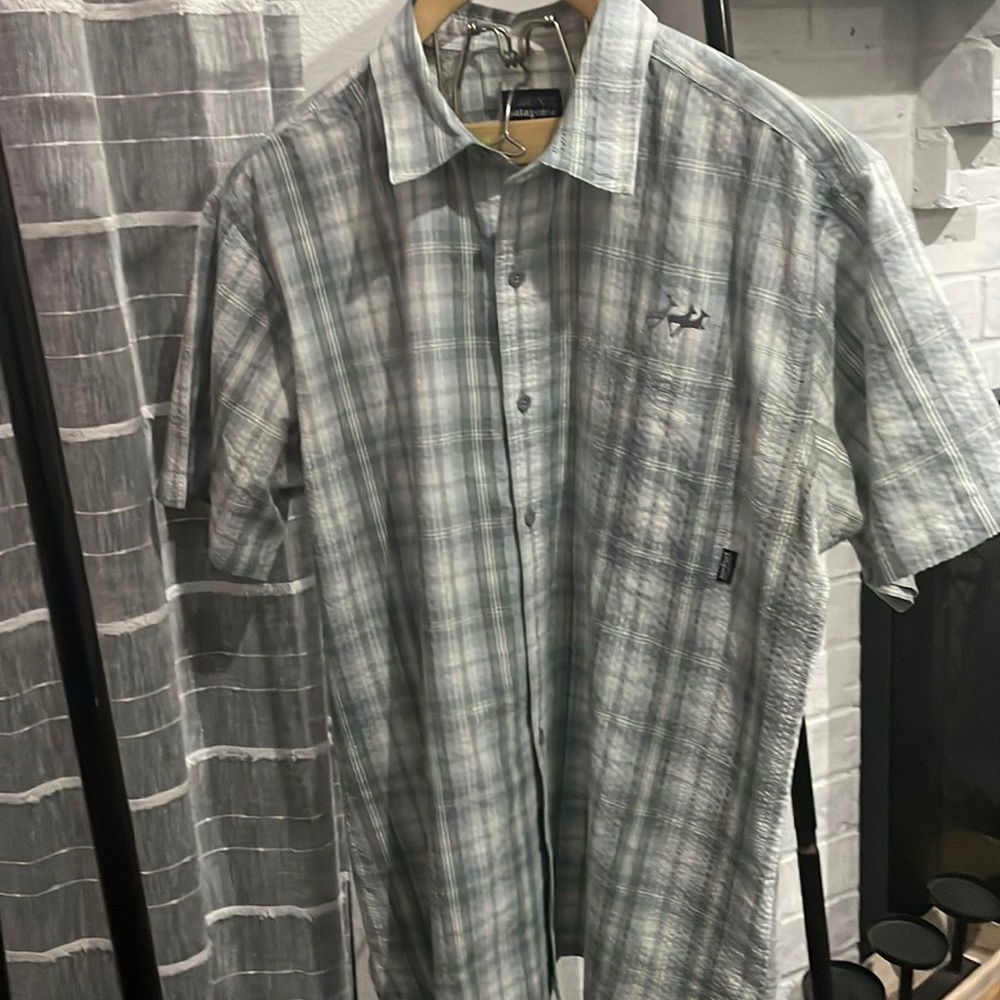 Patagonia button up shirt . Plaid print with pocket. Ptp 24 .